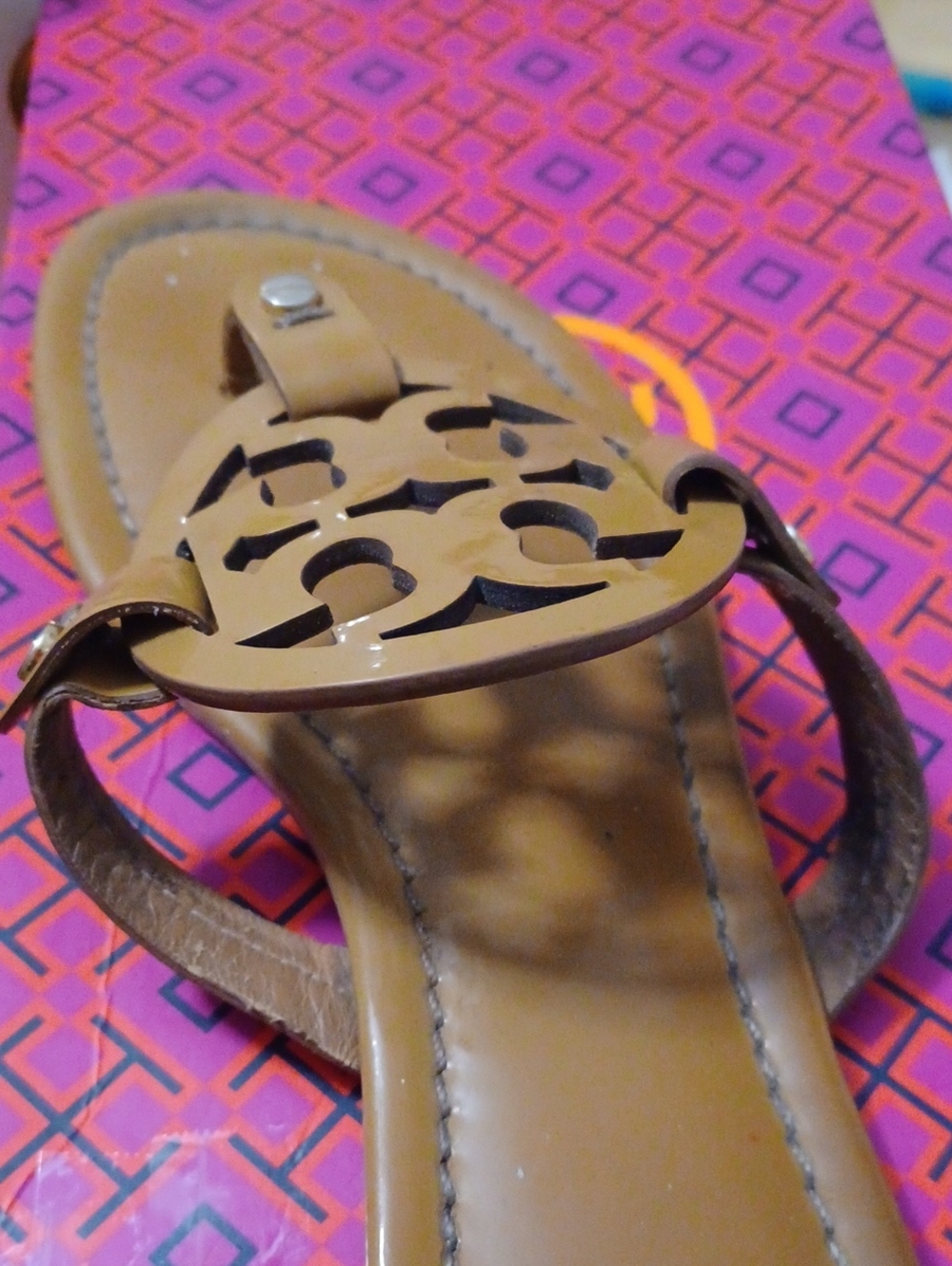 Tory Burch Tan Miller Calf Leather Logo Thong Sandals Size 10 - Picture 8 of 16